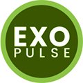 Groen, getekend rondje met daarin de tekst Exo plus Groen, getekend rondje met daarin de tekst Exo plus