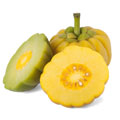 Een hele garcinia cambogia vrucht en daarbij een door de helft gesneden garcinia vrucht Een hele garcinia cambogia vrucht en daarbij een door de helft gesneden garcinia vrucht