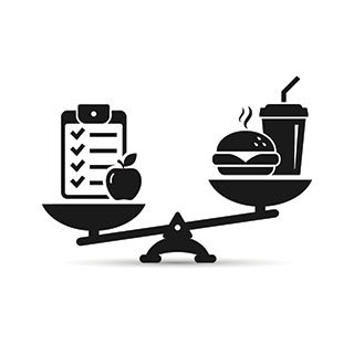 Getekende weegschaal met aan de ene kant een checklist + appel en aan de andere kant hamburger + milkshake Getekende weegschaal met aan de ene kant een checklist + appel en aan de andere kant hamburger + milkshake