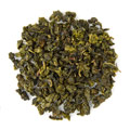 Een hoopje tradiotionele chinese groene thee, ook wel oolong thee Een hoopje tradiotionele chinese groene thee, ook wel oolong thee