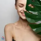 Een vrouw met een mooie huid die de detox pleisters heeft gebruikt van WeightWorld