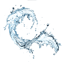 Water wat in de lucht is gegooid op een witte achtergrond